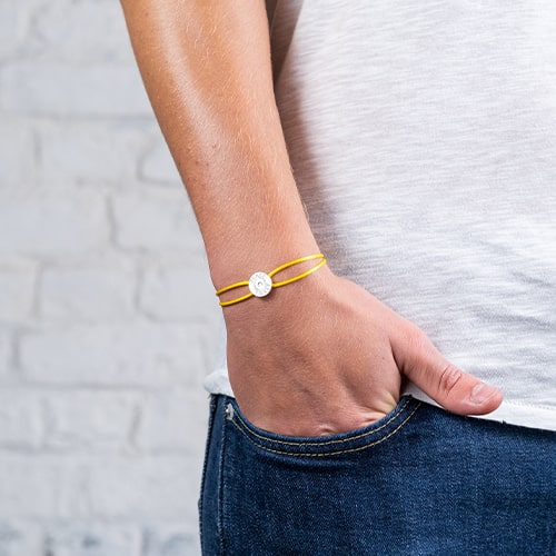 bracelet-porté-james-peace-jaune-min