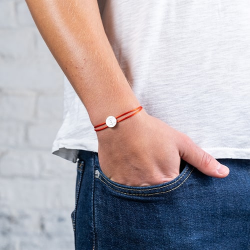 bracelet-porté-james-peace-rouge-min